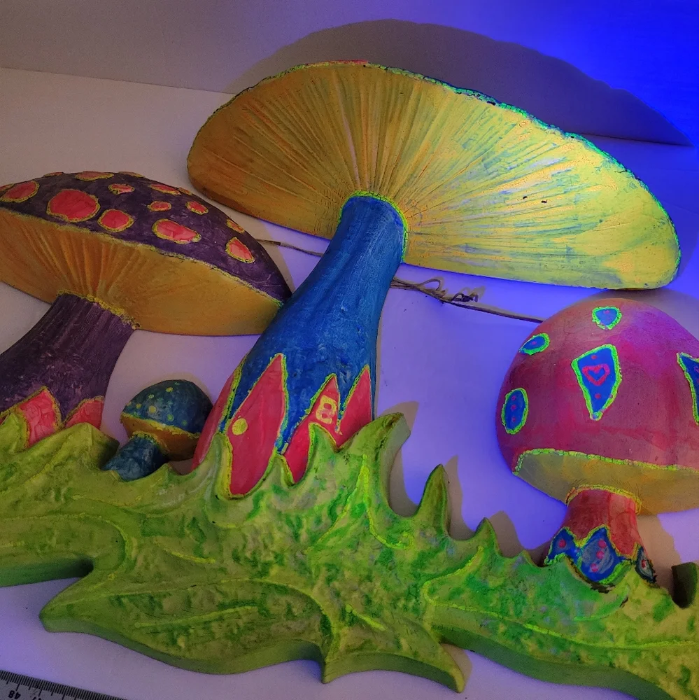 Vintage 1970 Mushroom Wall Hanging Day Glow - Picture 9 of 13